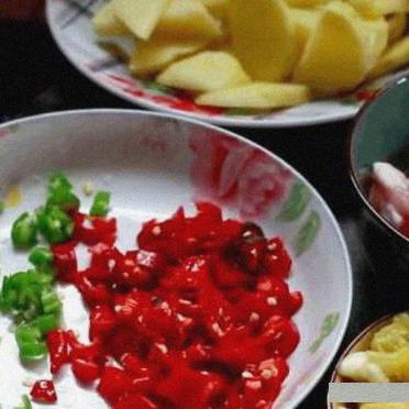 家常土豆片炒肉片的做法指南-第3张图片-其人生活百科