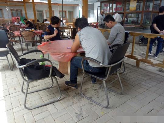 这家农家乐饭店生意那么好，看完菜单便知道缘由