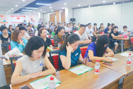 驻马店市创业担保贷款政策宣讲会在公牛运动城举行大礼包送给创业者