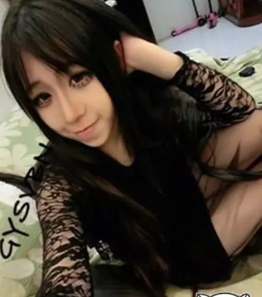 没开美颜的蔡萝莉，照片被曝光，网友称：抖音都是美颜怪！