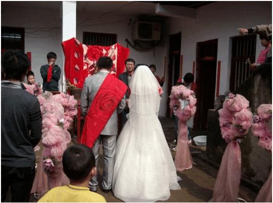 男子破产，只有妹妹四处筹钱还债，五年后妹妹结婚他才知当年真相