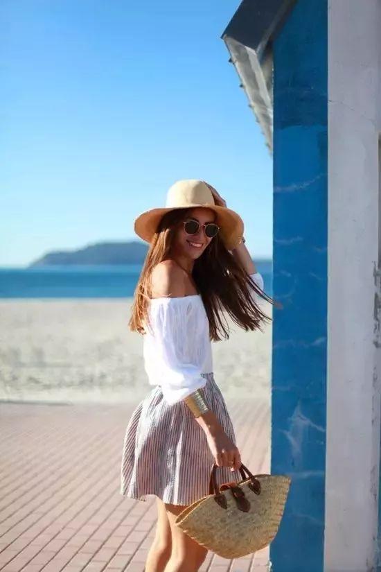 皮肤黑的男人穿衣搭配有道,下面我指导你如何穿衣搭配:1,皮肤黝黑的