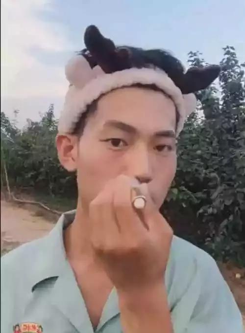 抖音最潮“工地大叔”火了，化妆后瞬间变身小鲜肉，甚得粉丝喜欢！