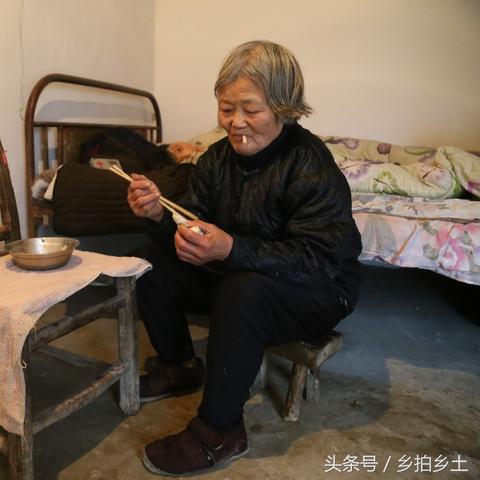 如何看待武汉离异女房东受福建男房客蛊惑卖房“投资”，被骗300万？
