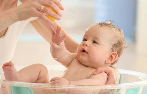 夏季给宝宝洗澡 夏季给宝宝洗澡