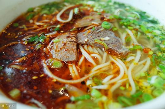 满大街的8元拉面店，很多人诧异这样低价位利润有多少，小编揭秘