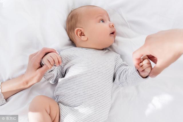 孩子头型睡扁了可以用枕头吗