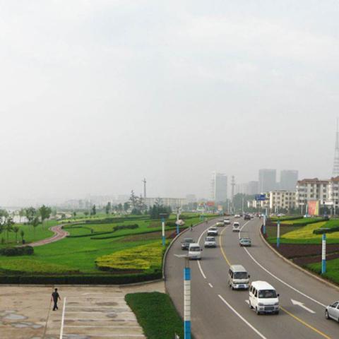 临沂凤凰广场建成时间？