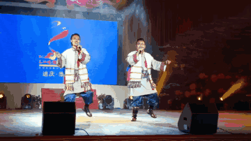 这场歌会居然聚集了那么多人，听说丽江好多知名歌手也去了……