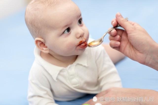 给宝宝喂药后
