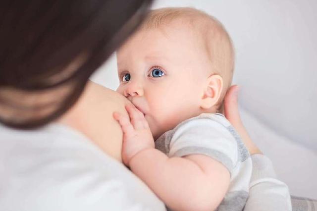 妈咪避开哺乳尴尬的绝招