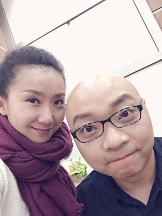 舍弃主持人身份，与妻子下海创业，年入亿元，比主持强！