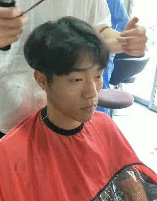 抖音男梳中分，25块剪出250既视感，网友：不是很中，但是很分