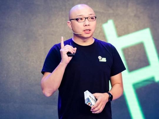 夫妻俩是金牌主持，却双双辞职创业，年收入超2亿，靠嘴巴赚钱