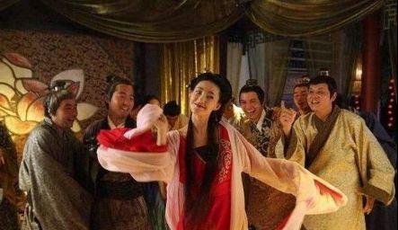 靖康之耻：皇帝为了保命将女儿送给金人，连自己妃子也惨遭毒手