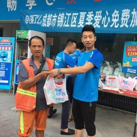 成都市武汉市哪个富裕