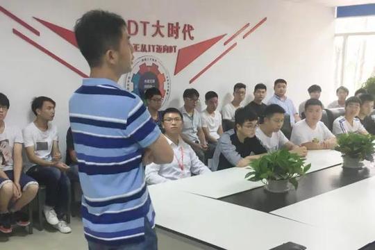 2018“青山杯”创新创业大赛开始预热积极走进校企召开宣传会