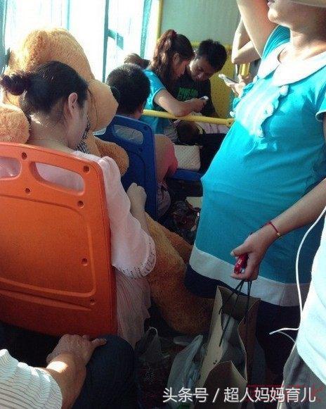 怀孕后这两个时期坐公交车，就是有人让座你也得拒绝