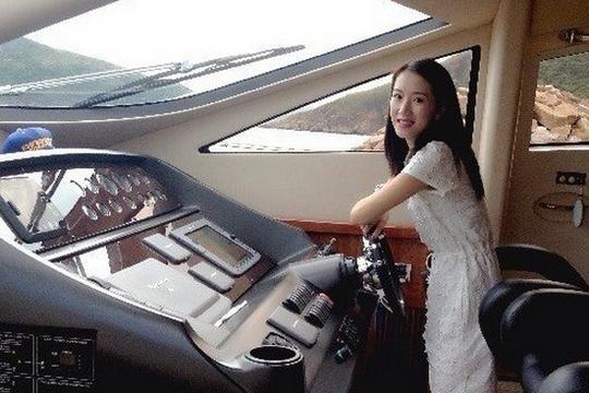 “阔太”李念晒健身视频，网友纷纷热议，身材真的太棒了
