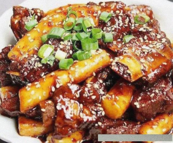 小美食大什么（吃鱼时经常被鱼刺扎）