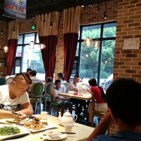 后湖陌陌屋商业街上的那家四季春鱼楼怎么样？