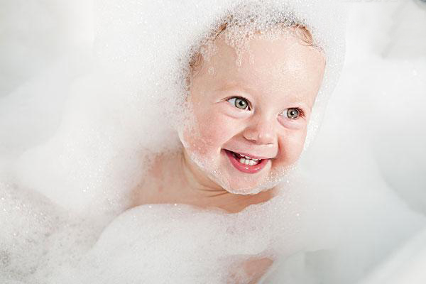 夏天孩子洗澡要注意哪些事情 夏天孩子洗澡要注意哪些事情
