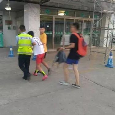 足球比赛美女抽搐的长尾关键词有哪些