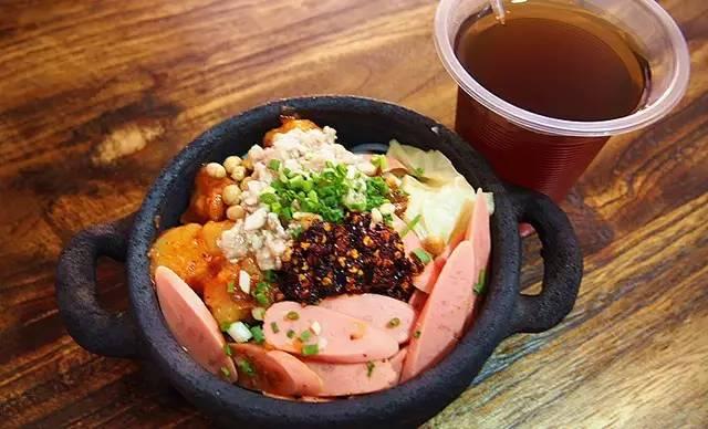 妹子问什么美食（怎样跟女生聊天才能让她感兴趣）