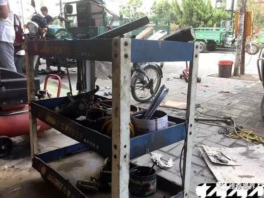 农村小伙修车4年，梦想靠维修赚钱买房，如今却只能回家种蘑菇了