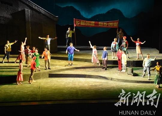 聚焦乡村“创客”大型原创民族歌剧《田垄之上》在衡山首演