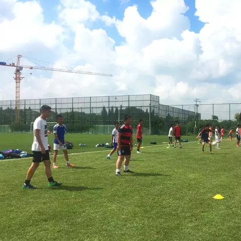 足球选拔应该怎么做