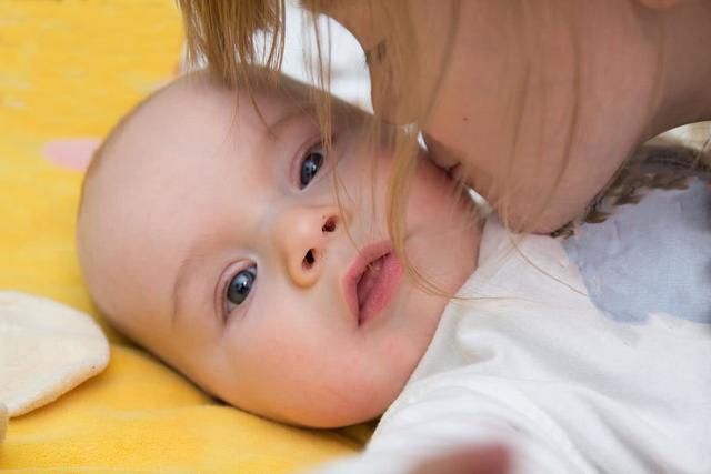 孩子睡觉千万要注意这几个现象