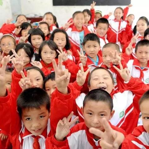 杭州市哪个校服是黄色的
