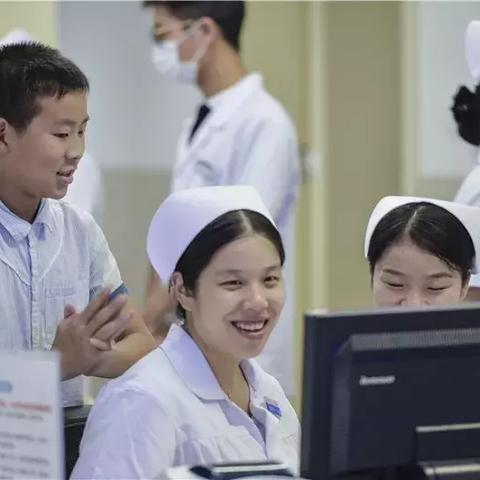 封控楼栋医护人员可以出入吗？