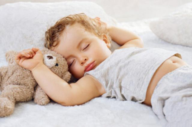 宝宝不同时期睡眠的特点及对策