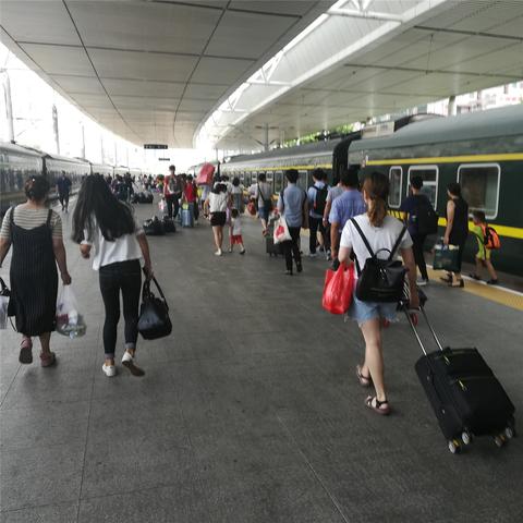 济南市跟深圳市哪个大