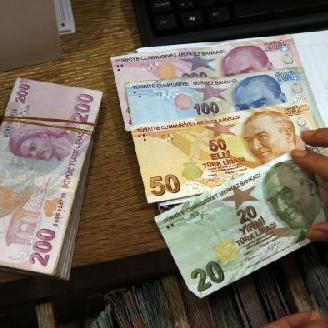 IMF上调中国经济增长预期 外交部：将为世界经济带来更多“惊喜”