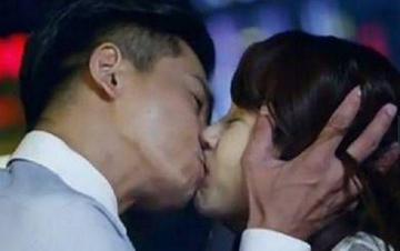 亲吻扑倒男人女人亲密表情