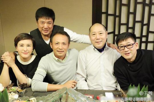从身家过亿到一贫如洗，2段婚姻皆失败，他弃商从影获大器晚成！