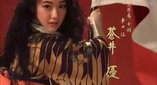 仙气逼人！ins上这个日本妹子，用和服与猫的日常重现江户时代的性感