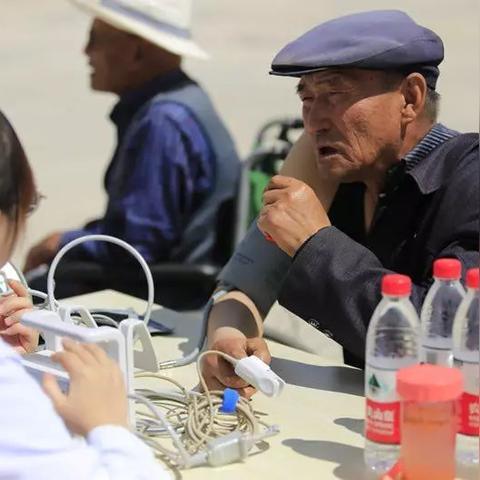 兰州公益强人事件的相关长尾关键词有哪些