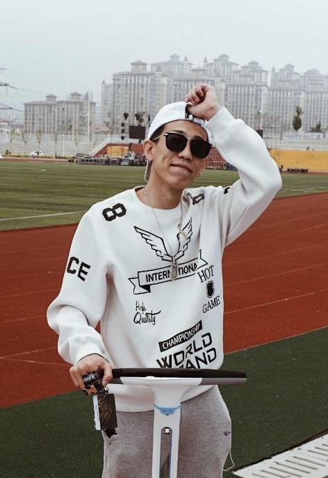 单反相机抽奖(为什么小米连摄像头水印的双镜头水印都要抄袭华为)