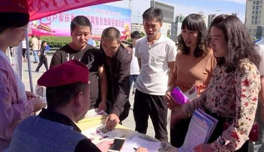 郑卢结对帮扶第二届招聘暨创业项目推介会在卢园广场举行