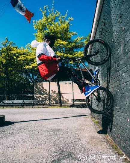 穿着aj骑着bmx从迪拜高空跳下是什么感觉？网友：飞檐走壁会上瘾