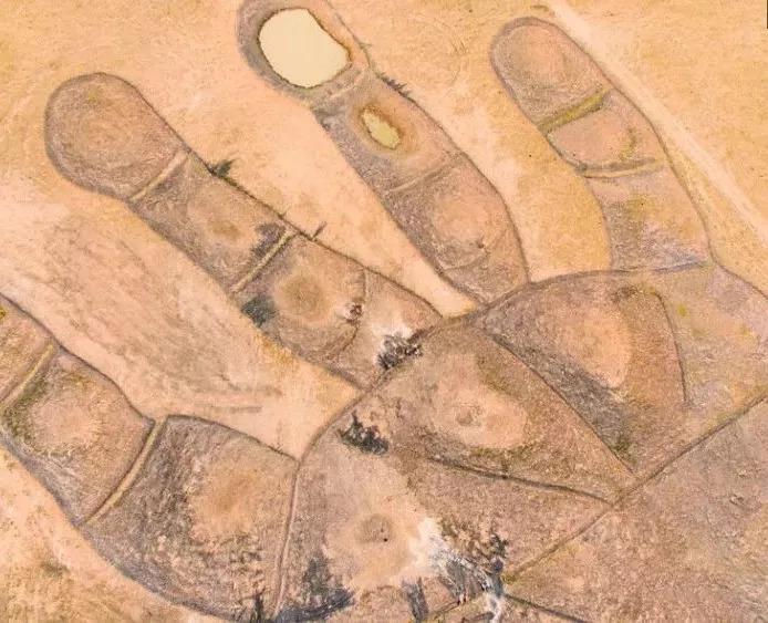 内蒙古二连浩特
 （内蒙古二连浩特市属于哪个市）