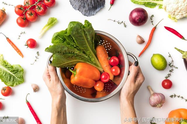 喉咙里一直有痰怎么回事
