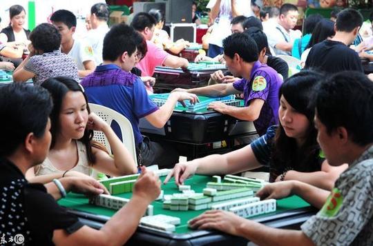 注意：公安部开始打击农村赌博成风现象农民：先要取缔棋牌室