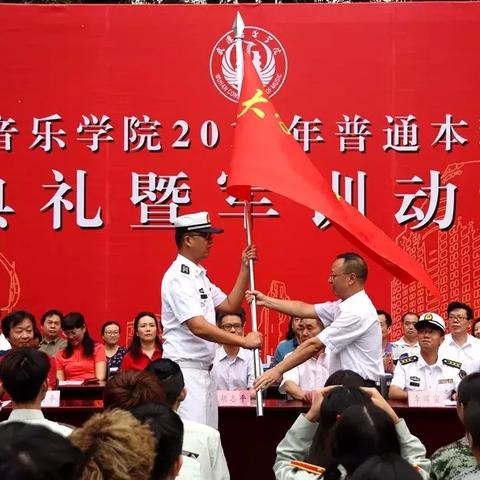 武汉新生军训带什么？