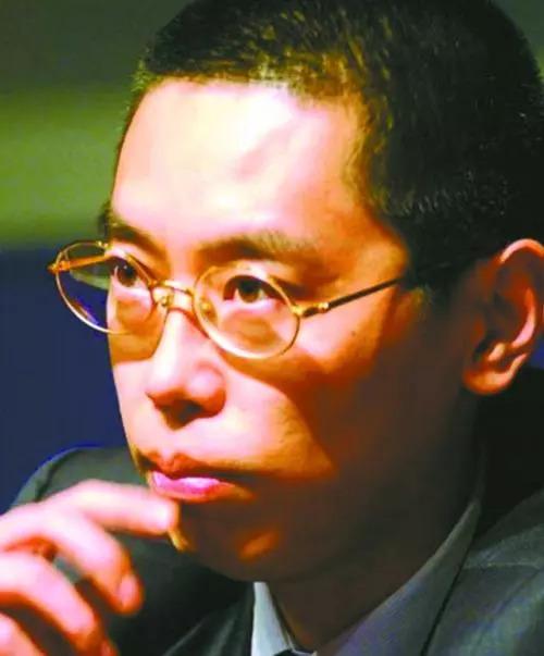 最具传奇与争议的富豪：因创业与妻子离婚，怼冯小刚，自称是屌丝