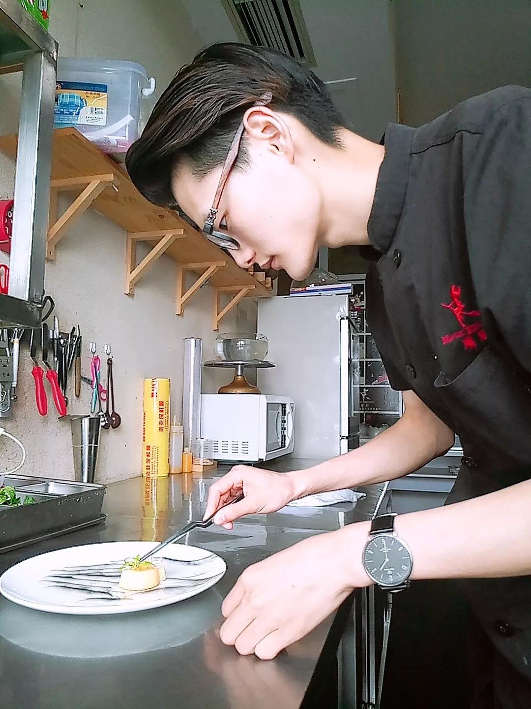 解释什么是重庆美食（中国传统十大特色小吃有哪些）